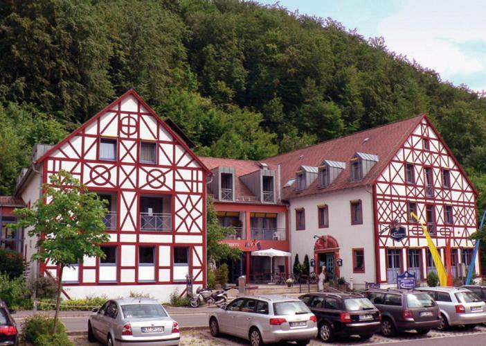 Behringers Freizeit - Und Tagungshotel Goessweinstein Exterior photo